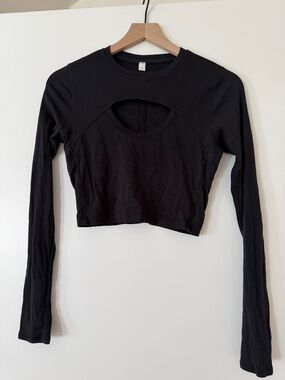 lululemon athletica Black Long-Sleeve Cutout Crop Size 8 Pilates Yoga